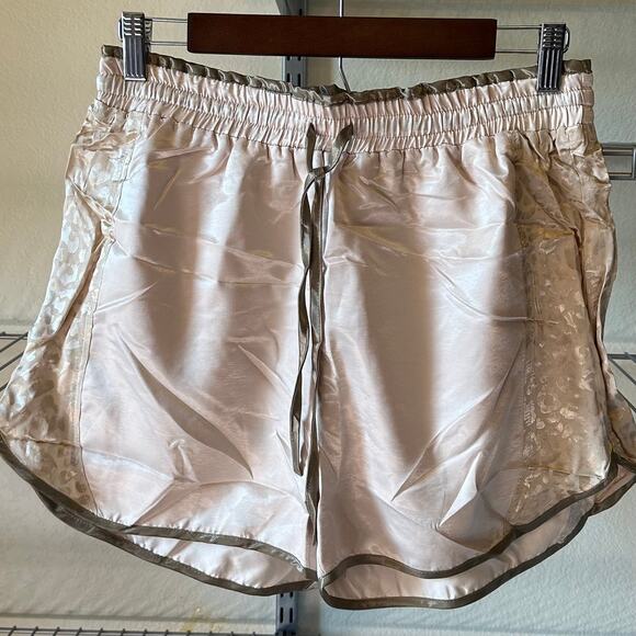 NWT! Mystree Women’s Sz M Or Sz Lg Satin Animal Print Shorts Cream Beige K112 - Picture 4 of 12